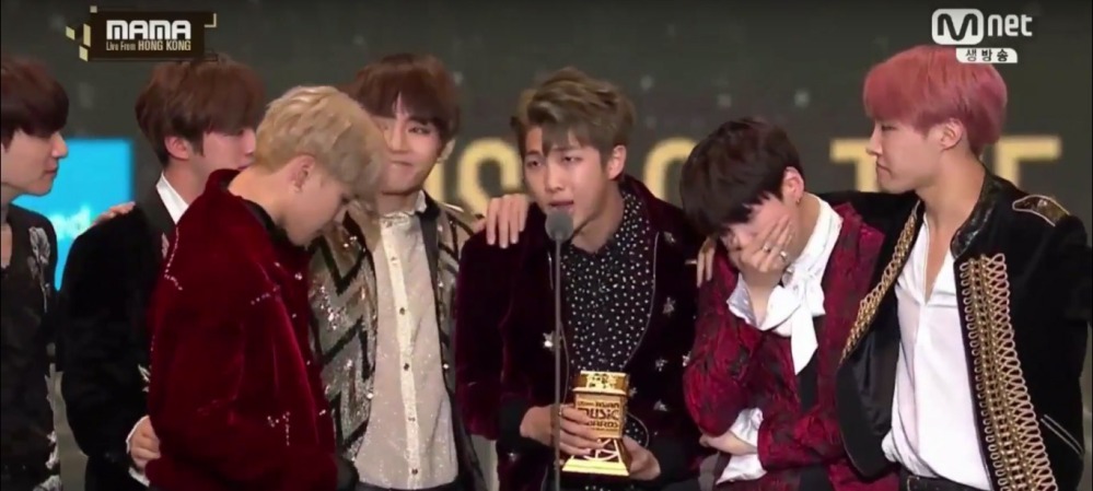 Artist Of The Year Daesang Goes To Bts 2016 Mama Ena Beleno